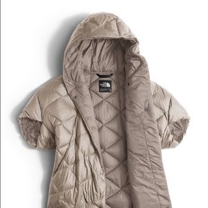 The North Face Capelet   NWT